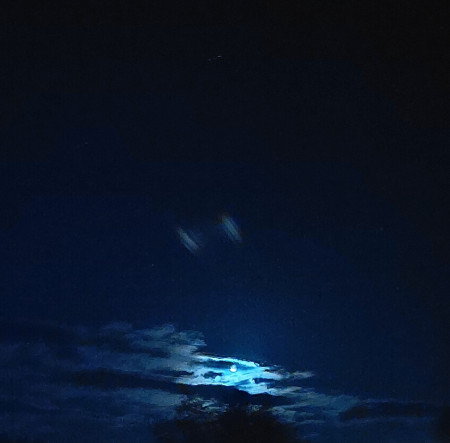 Moon, and cloud © Foto PLE